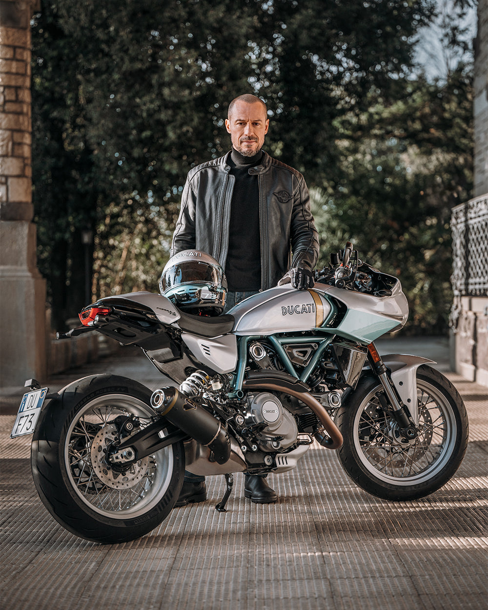 The Ducati Formula 73 with Nick Selleck complete the un-Finkeable